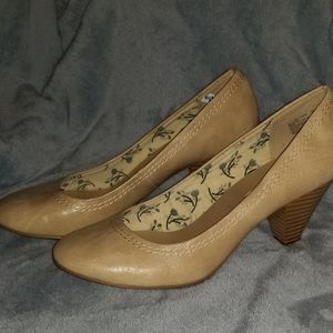 Brand new tan pumps with tag